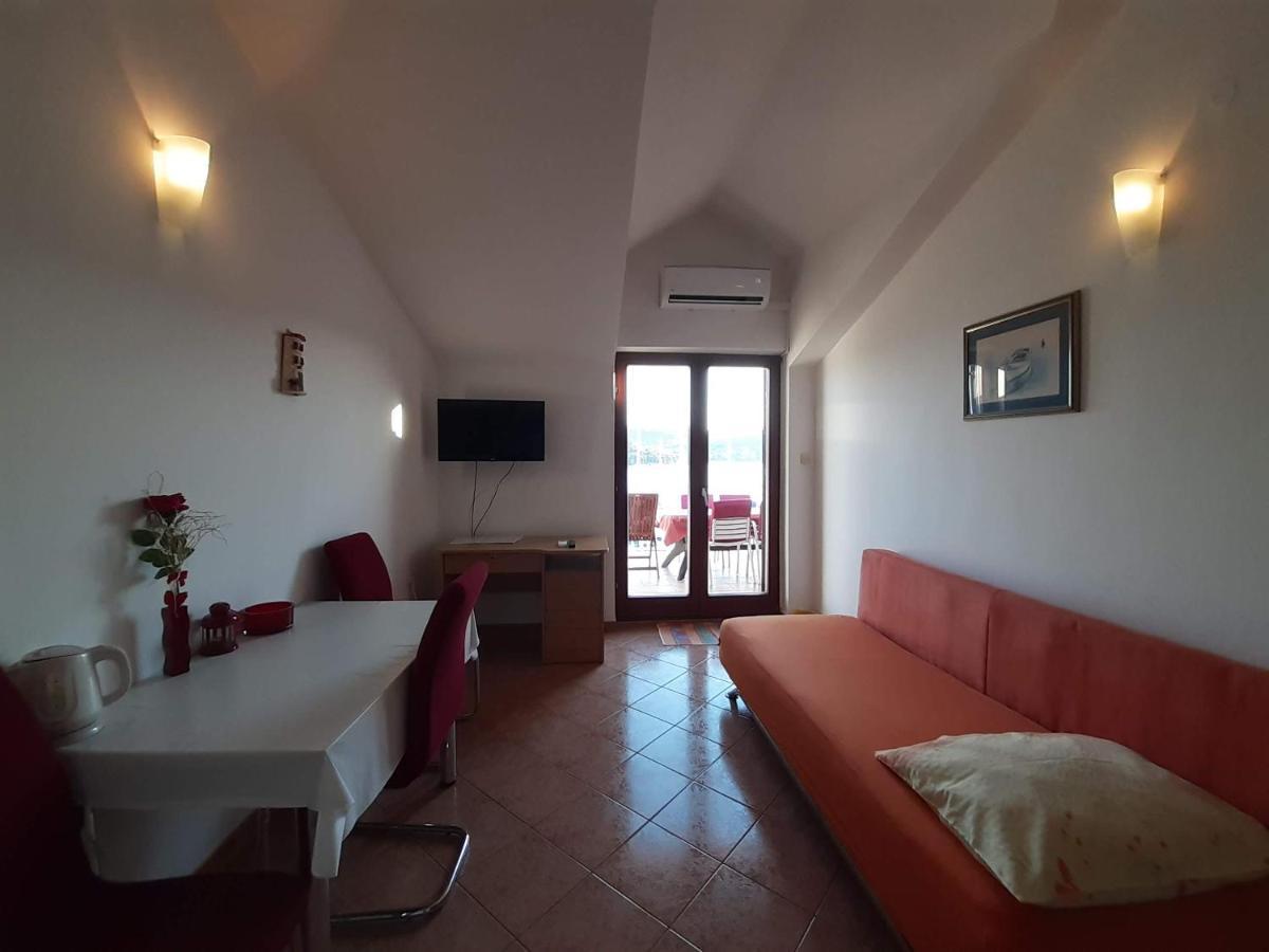 Apartments Nera Tisno Exterior foto